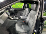 質感の高いシートでございます。使用感が出やすい運転席ですが、綺麗な状態を保っております。前席の状態は内装の状態を見る大きなポイントになると思いますので、是非一度、実際にご覧くださいませ。