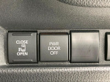 【パワースライドドア】スマートキーや運転席のスイッチでスライドドアの開閉が可能♪電動だから力を入れてドアを開ける必要が無く、小さいお子様でも、重い荷物を持っている時もラクに開け閉めできます♪