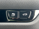【パワーバックドア】スマートキーや運転席のボタンを押すだけでリアゲートが自動で開閉します!荷物を持っている時や、高い位置にあるバックドアを閉める際に便利な機能です♪
