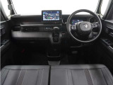 ◆視界広々で非常に運転しやすくロングドライブでも疲れを感じさせないすっきりとまとまったインパネ周りです。