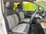 運転席シート廻りは使用感も少なく、良好な状態となっています。前オーナー様が丁寧に使っていたことがよくわかりますね。