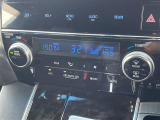 【 左右分離型フルオートエアコン 】運転席と助手席でそれぞれお好みの温度設定が可能で全席にも適切な空調をお届け致します!//