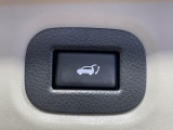 【パワーバックドア】スマートキーや運転席のボタンを押すだけでリアゲートが自動で開閉します!荷物を持っている時や、高い位置にあるバックドアを閉める際に便利な機能です♪