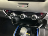 運転席/助手席シートヒーターで寒い日もすぐに温かくなり快適に過ごせます。3段階の温度調整が可能です