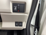 片側電動パワースライドドアになっています。運転席でも操作可能です。