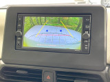 【バックカメラ】駐車時に後方がリアルタイム映像で確認できます。大型商業施設や立体駐車場での駐車時や、夜間のバック時に大活躍!運転スキルに関わらず、今や必須となった装備のひとつです!