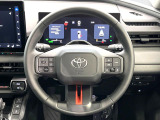 インテリアに合わせたデザインのステアリングは、運転される方のことも考え、運転しやすい形状、大きさです。是非一度、実際に触ってお確かめください。