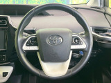インテリアに合わせたデザインのステアリングは、運転される方のことも考え、運転しやすい形状、大きさです。是非一度、実際に触ってお確かめください。