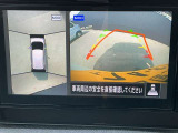 アラウンドビューモニターです。上空からお車の周りを見る感覚で表示されますので、車庫入れも簡単