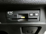 ETC車載器付きです。高速道路の料金所渋滞も解消!落ち着いてスムーズに通過できます。今や必需品の一つとなった装備ですね。