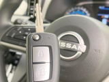 【キーレス】少し離れた場所からでもボタン一つでドアの開錠・施錠ができるのでとっても便利!ドアの鍵穴周りに傷をつけることもありません♪