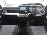 ◆視界広々で非常に運転しやすくロングドライブでも疲れを感じさせないすっきりとまとまったインパネ周りです。