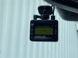 ドライブレコーダー付きです!!映像・音声などを記録する車載装置です。 もしもの事故の際の記録はもちろん、旅行の際の思い出としてドライブの映像を楽しむことができます!!