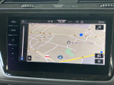タッチスクリーンを採用。従来のナビゲーションシステムの域を超える、車両を総合的に管理するインフォテイメントシステムです。