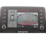 パノラミックビューモニター付きです。車両を上から見たような映像をディスプレイオーディオ画面に表示。運転席からの目視だけでは見にくい、車両周辺の状況をリアルタイムでしっかり確認できます。