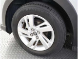かっこいいホイールですね。 車のイメージを大きく左右するホイール部分はコダワリを持ちたいですね。