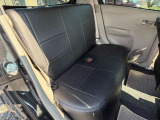 【後席にもシートカバー装着!】前後シートに統一感のあるブラックシートカバーを装備♪車内全体に高級感があり、汚れ対策にも役立ちます!