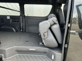 2列目シートを倒すことによってラゲージスペースが広がり、長い荷物も積みこむことができます!