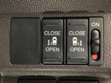 【両側電動スライドドア】が装備されています!運転席脇のスイッチを押すだけで、両側それぞれのドアを開閉することができます!お子様の送迎時などにとっても便利!