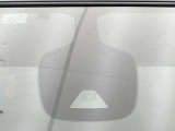【エマージェンシーブレーキ】走行中に前方の車両等を認識し、衝突しそうな時は警報とブレーキで衝突回避と被害軽減をアシスト。より安全にドライブをお楽しみいただけます。