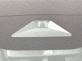 【ホンダセンシング】走行中に前方の車両等を認識し、衝突しそうな時は警報とブレーキで衝突回避と被害軽減をアシスト。より安全にドライブをお楽しみいただけます。