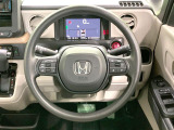 インテリアに合わせたデザインのステアリングは、運転される方のことも考え、運転しやすい形状、大きさです。是非一度、実際に触ってお確かめください。
