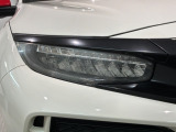 LEDヘッドライトは、点灯の瞬間から最大光量を発揮し、突然暗くなるトンネルなどでの安定感を高めます。