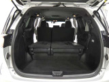 三列目シートは、折りたためますので大きなスペースが出来ちゃいます。キャンプ用品など大きな荷物もばっちり収納可能です♪