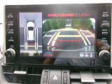 パノラミックビューモニター付きです。車両を上から見たような映像をディスプレイオーディオ画面に表示。運転席からの目視だけでは見にくい、車両周辺の状況をリアルタイムでしっかり確認できます。