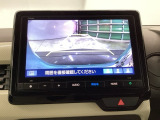 バックモニター付きで車庫入れもラクラク♪