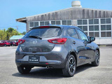 【MAZDA2】マツダのメーカー名を冠したコンパクトカーです。小さめの車体で運転しやすく、かつ5人乗りなので、家族が増えても安心です。「好きを探せる相棒」をコンセプトに誕生しました。外装は研磨をしております