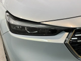 LEDヘッドライトは、点灯の瞬間から最大光量を発揮し、突然暗くなるトンネルなどでの安定感を高めます。