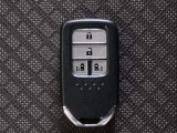 スマートキー付きですからドアロックの開閉およびエンジンスタートが楽々です。電動スライドドアの開け閉めもボタンで操作できます。