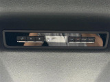 【 後席エアコン 】後席にもエアコンがついておりますので、車内全体を快適な温度に調節いただけます♪