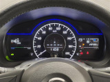 【メーターまわり】ドライバーから見やすい位置にあって安全運転に寄与します。メーターも見やすくてシンプルなデザインになっております。