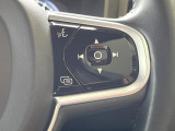 【ステアリングスイッチ】運転中、前方から目線をそらさずにオーディオ等の操作ができるよう、適切に配置されたスイッチ類。安心&快適なドライブを演出してくれる便利な機能です。