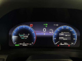 視認性に優れたメーターを採用しており、走行中でも車速や情報が分かりやすく表示されます。運転時の視線移動をむりのない範囲に抑え、快適で安心感のあるドライブをサポートします。