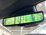 【デジタルインナーミラー】後席の大きな荷物や同乗者で後方が確認しづらい時でも安心!カメラが撮影した車両後方の映像をルームミラー内に表示。クリアな視界で状況の確認が可能です!