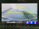 バックでの車庫入れも安心です! リアカメラが付いているバックモニター付のナビを装備しております。操作線もついており距離感も画面から確認できます。