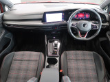 シンプルなデザインと一目でわかるスイッチの配置はPeoples Car=みんなの車という考えの現れです。各スイッチにはバックライトもついており、夜間でも安全に操作して頂けます。
