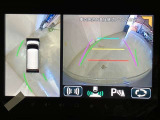 パノラミックビューモニター付きです。車両を上から見たような映像をディスプレイオーディオ画面に表示。運転席からの目視だけでは見にくい、車両周辺の状況をリアルタイムでしっかり確認できます。