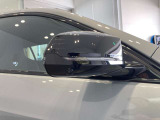 BMWのミラーは車種によって異なりますがレーンチェンジウォーニングが装備されております。詳しくは当店スタッフまでお問い合わせくださいませ。