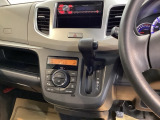 運転席周辺のスマートなレイアウトが、操作のしやすさを実現。快適なドライブをサポートします。
