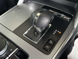 エレキシフトを採用。様々なシーンで迷いなくシフト操作ができるよう、一般的なAT車の操作方法としつつ、シンプルなシフトパターンとしています。