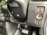左側に高速で便利なETCがあり、また、便利な電動スライドドア、横滑りを防ぐVSAなどのスイッチは、運転席の右側、手の届きやすい位置にあります。