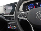 設定したスピードを上限に自動で加減速をし、一定の車間距離を保つ事で長距離運転の疲労を軽減する【ACC】が装備。