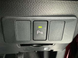 コーナーセンサーを車の前後に装備。障害物までの距離に応じて警告音を変えてお知らせ。縦列駐車時や駐車場・車庫などでの取り回しをサポートします。詳細は販売店スタッフまでおたずねください。