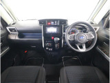 視界の良さが魅力の運転しやすいコックピット。シンプルで操作性に優れたインパネデザインと、SUBARUならではの安全性能への徹底したこだわりが光る視界設計です。
