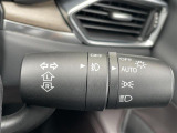 【オートライト(AUTO)】外の明るさをシステムが感知して、自動でヘッドライトが点灯します。ヘッドライトをつけ忘れを防ぐ便利機能です。