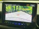 【バックカメラ】駐車時に後方がリアルタイム映像で確認できます。大型商業施設や立体駐車場での駐車時や、夜間のバック時に大活躍!運転スキルに関わらず、今や必須となった装備のひとつです!